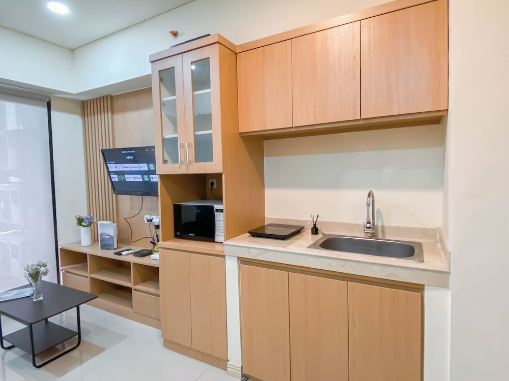 Cozy And Minimalist 1Br With Working Room Meikarta Apartment