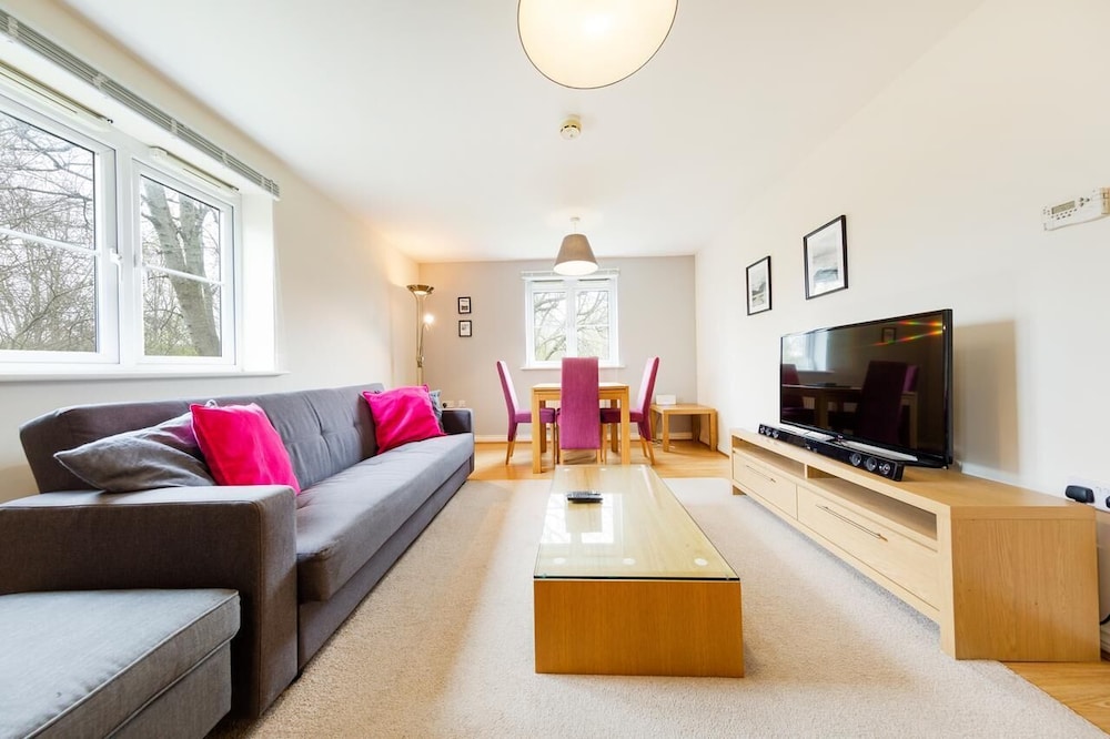 Bristol Luxury Apartment with Parking view 5