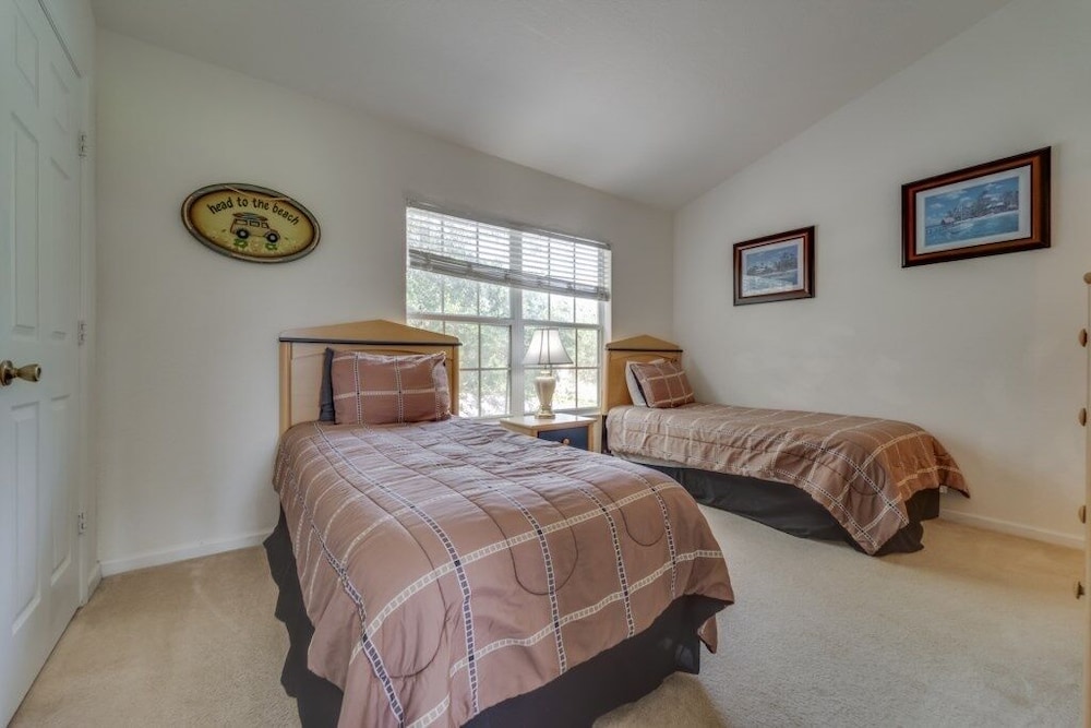 Neil's Windsor Hills Townhouse 3 Bedroom Townhouse by RedAwning - Image 5