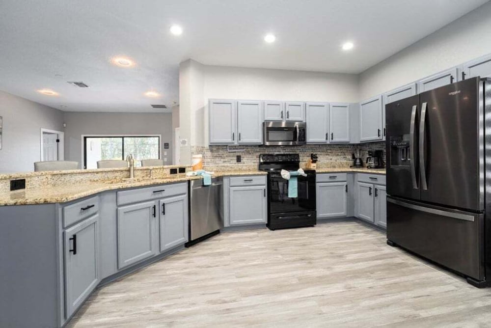 Modern 4br South Facing Pool Home Near Disney 4 Bedroom Villa