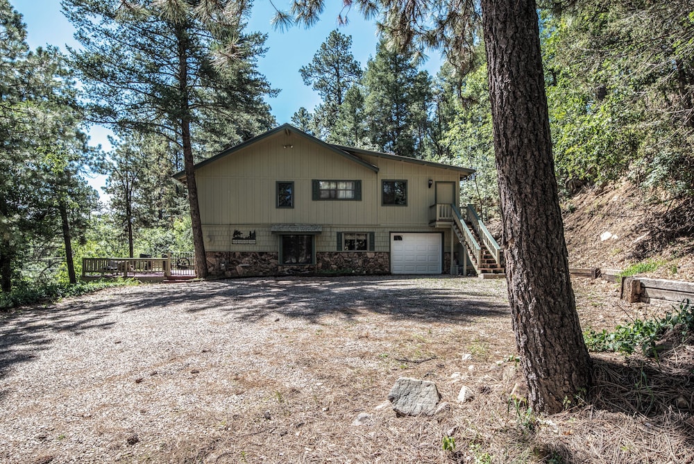 Tis Holiday Haus by Ruidoso Vacation Rentals
