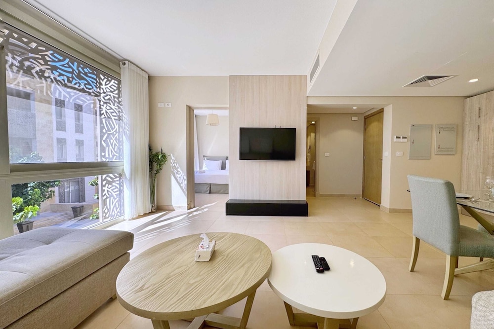 Xuru Stays I Roomy & Relaxed 1bdr @ Mangroovy Free Beach & Pool