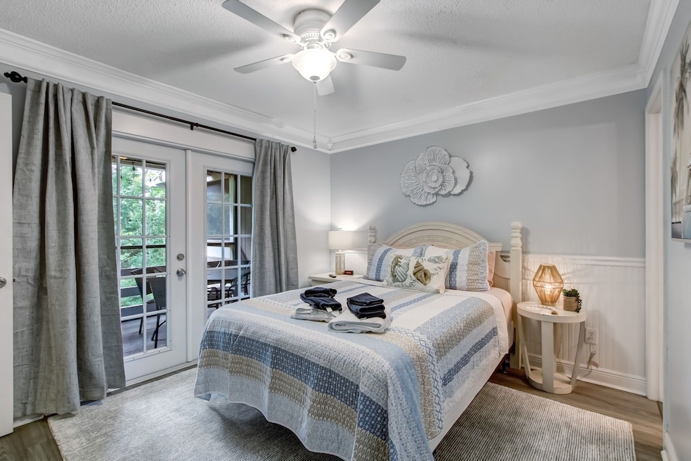 Amelia Landings 9f 2 Bedroom Condo
