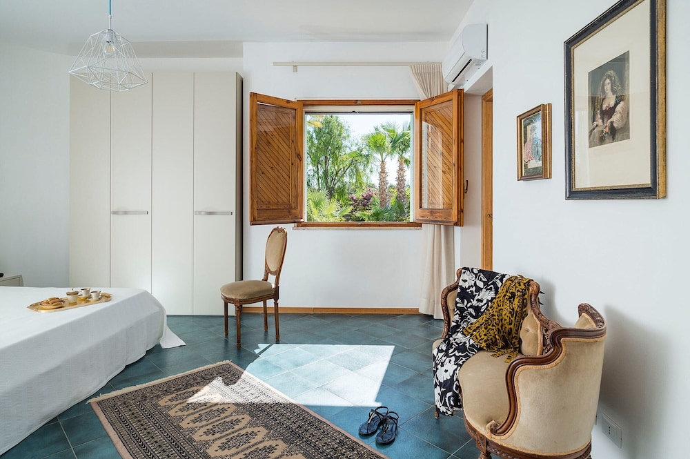 Villa in Trapani With Private Pool & Near Sea
