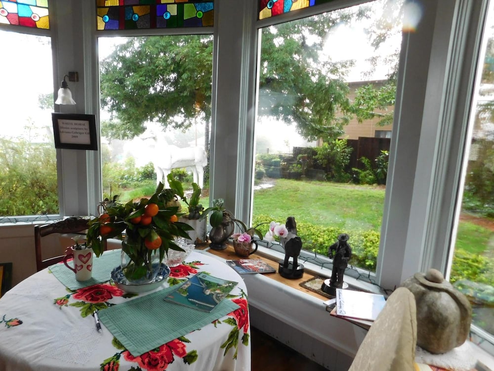 Cliff Crest Bed & Breakfast