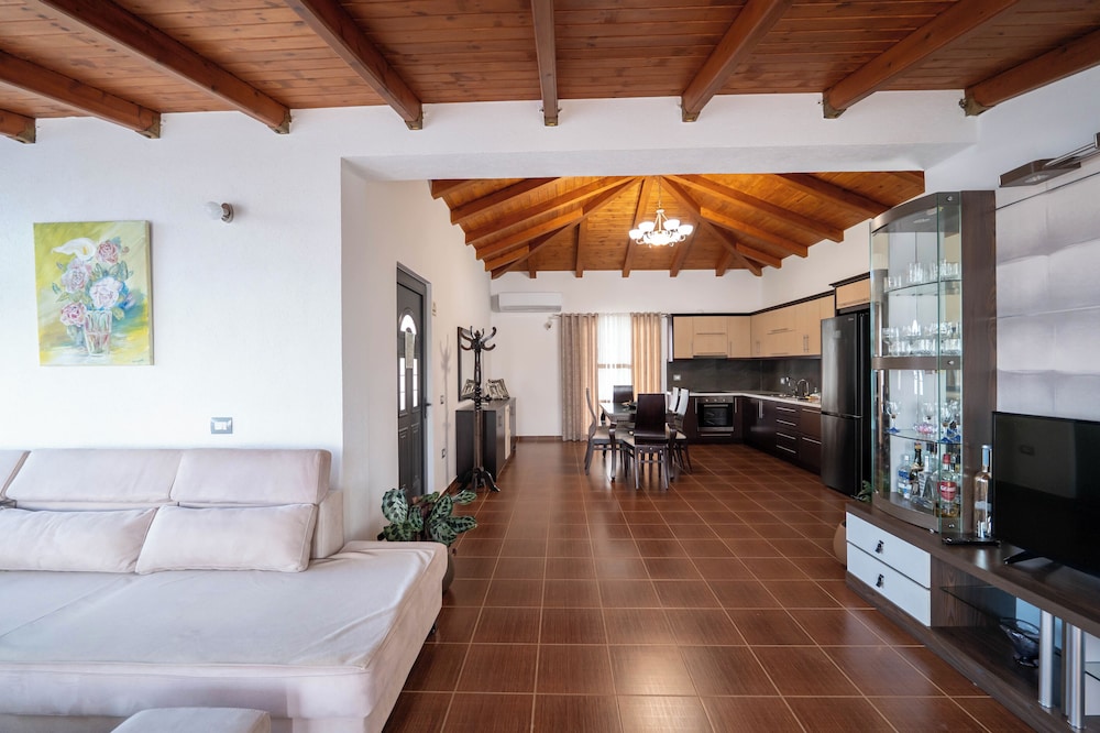 Villa JIOTA