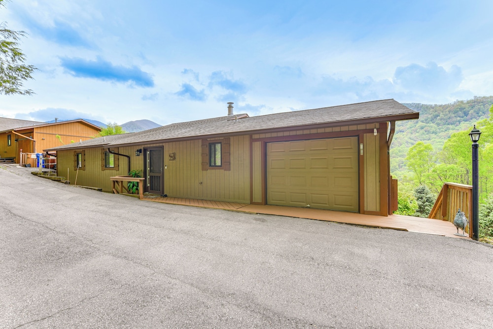 Maggie Valley Mountain Escape w/ Fireplace & Deck! view 2