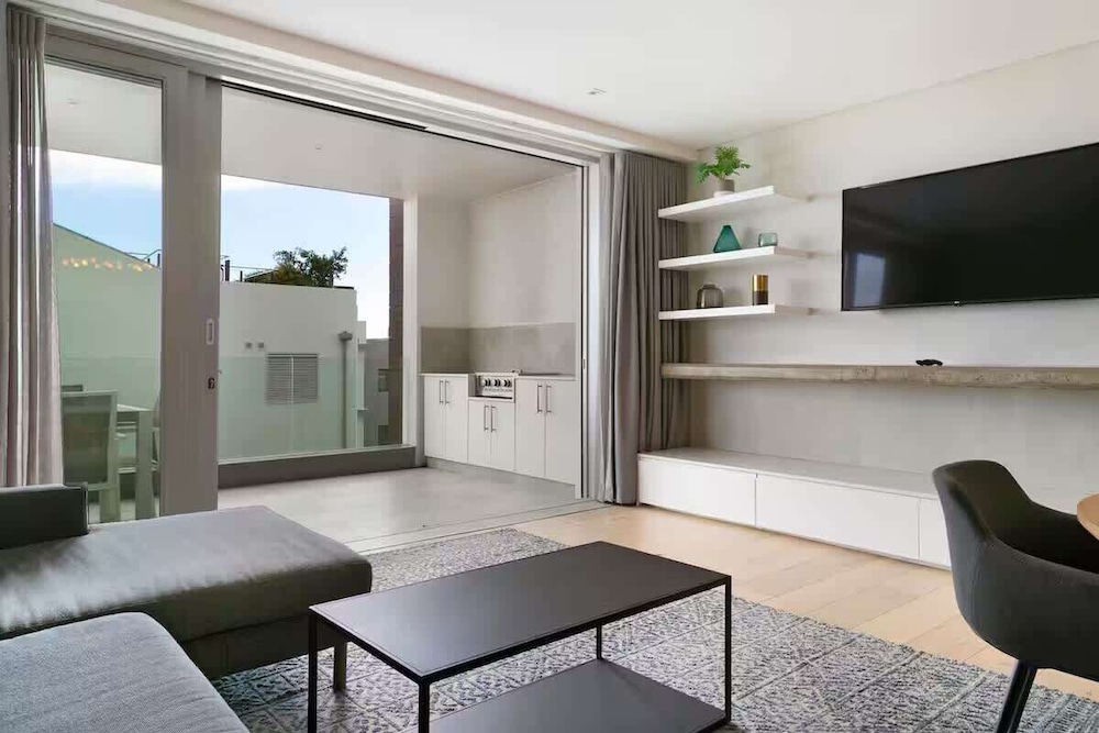 Deluxe Luxury 2 Bedroom Apartment, Seapoint