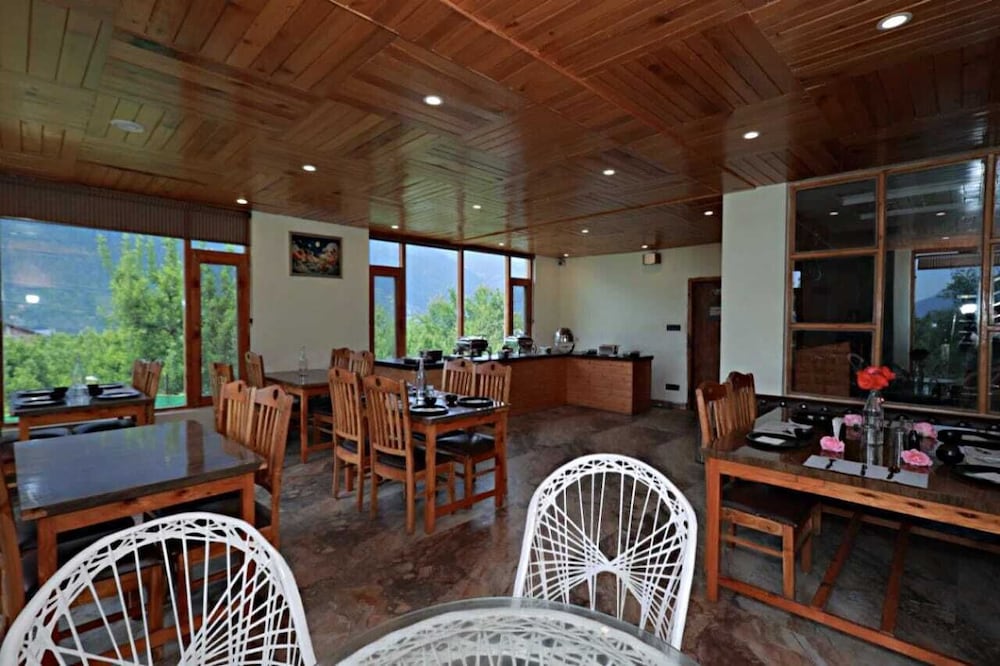 Omavya Cottage