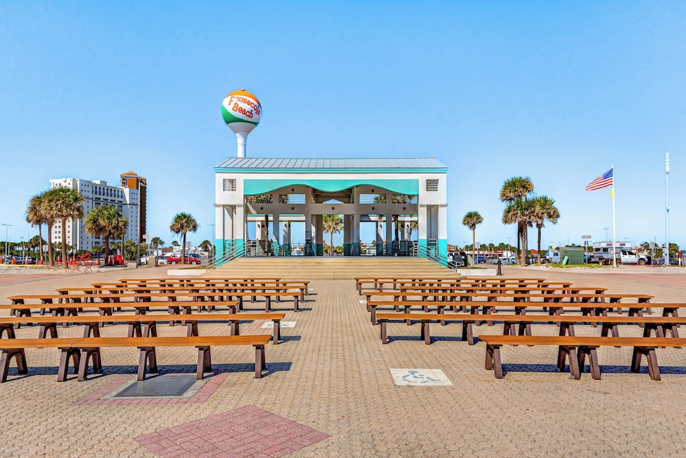 Walk Dtwn: Updated Pensacola Gem