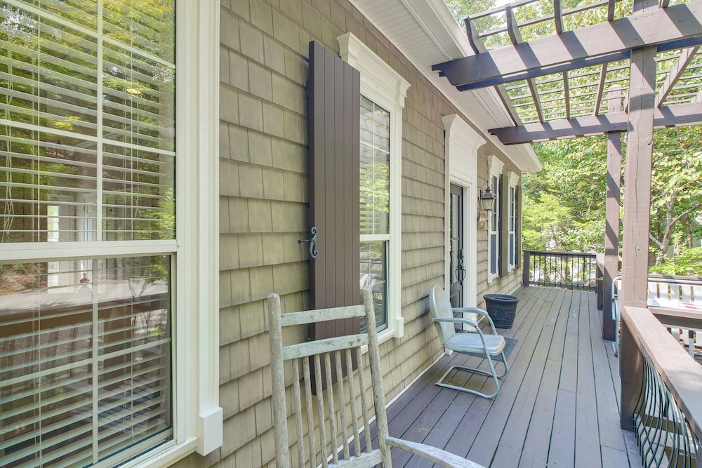 Walk to Marina: Center Hill Lake Family Home