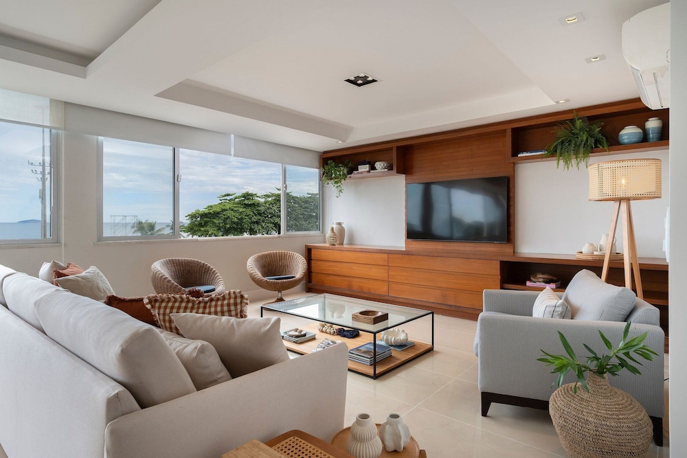 Copacabana – Av. Atlântica | 4 quartos, Vista Mar, 1 min praia de Copacabana - por Casapē Rio