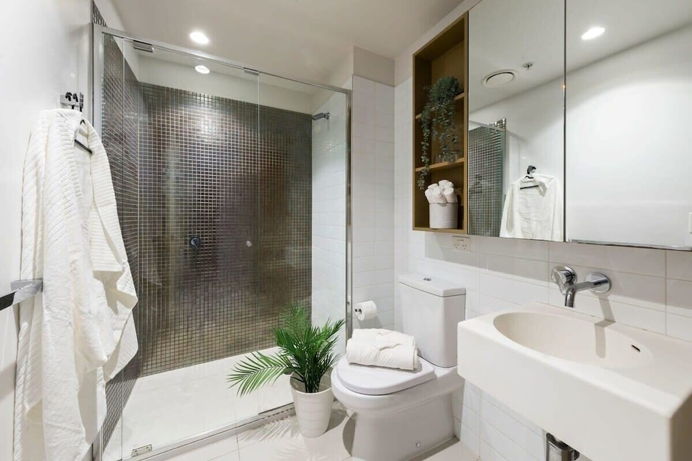 A Comfy 2BR Apt Near Melbourne Central, City Views