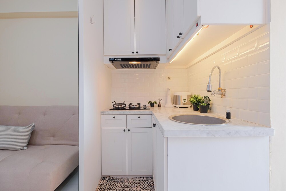 Homey 2Br Apartment At Cinere Resort Near Cinere Mall