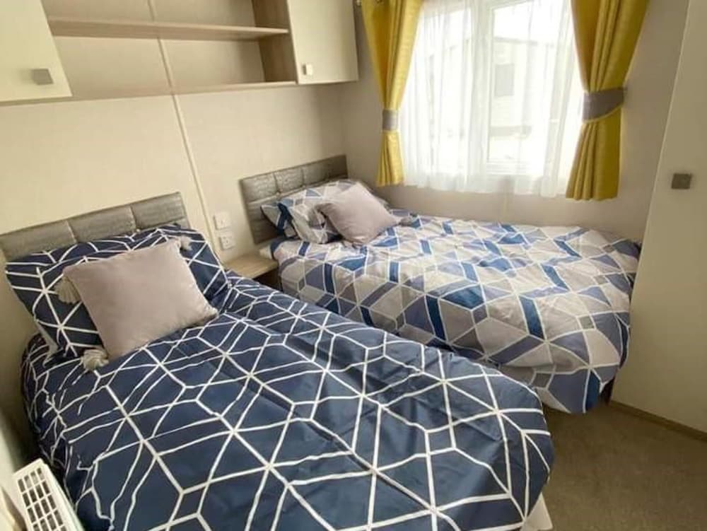 Impeccable 3-bed Cabin in Tattershall, UK