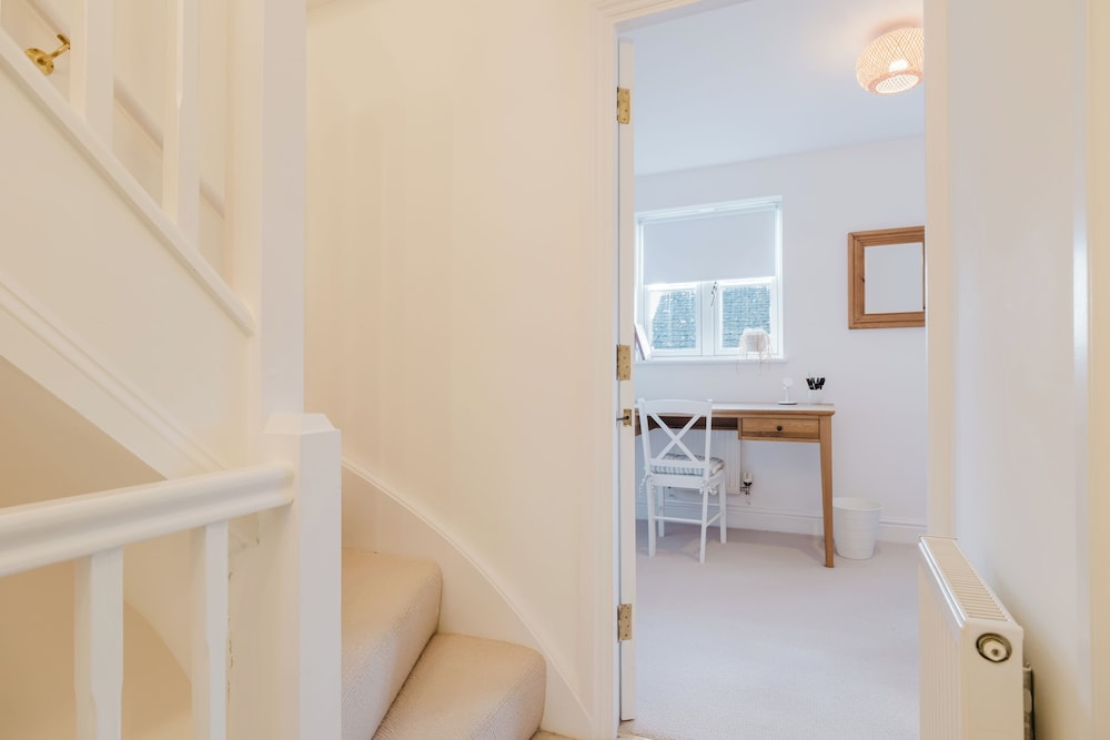 Stylish Retreat with Garden in Tetbury