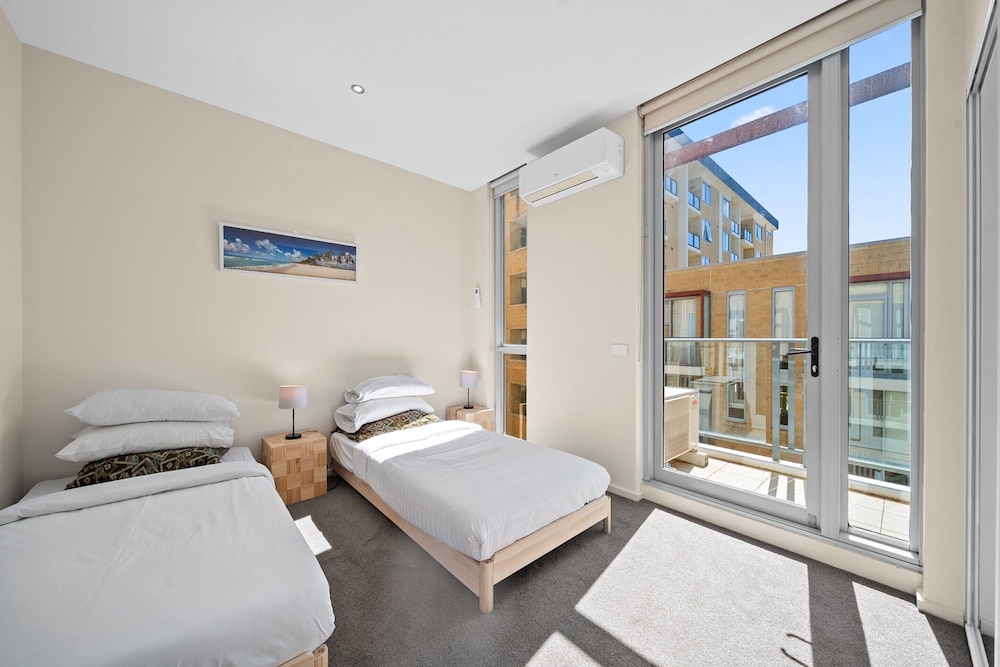 Spacious Apartment With Gym & Pool Access