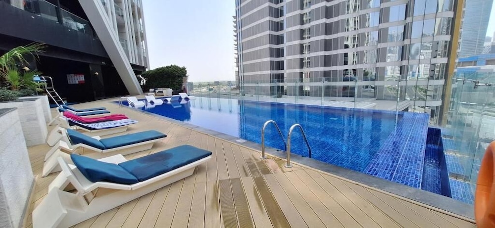 Manzil - Luxury 2BR w Pool and Burj View