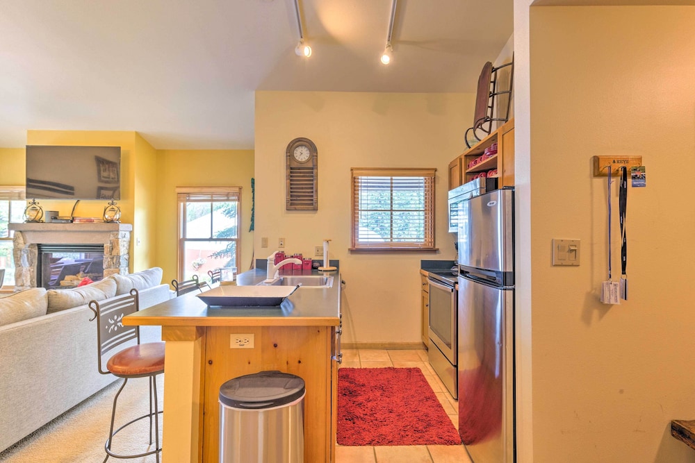 Keystone Retreat w/ Pool Access: Walk to Ski Lift! view 4