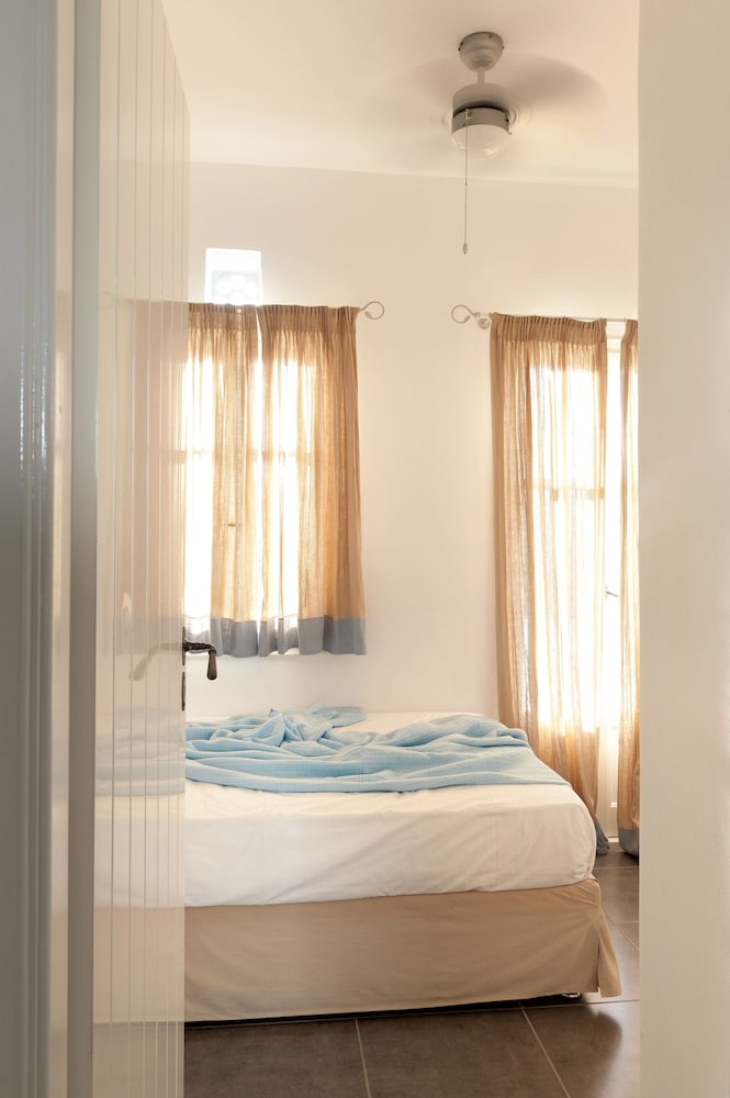 Skaris Homes photo 2