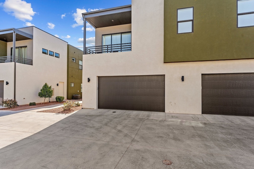 Villa #19 At Bloomington Country Club 3 Bedroom Condo
