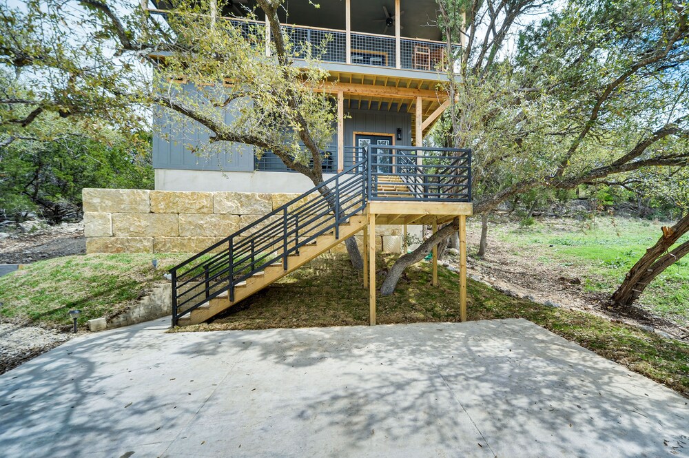Canyon Lake Home w/ Private Deck: 5 Mi to Marina! view 4