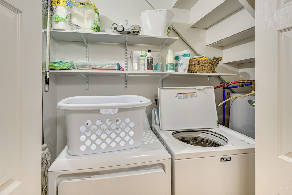 Newly Renovated: Pet-friendly Sapphire Retreat!