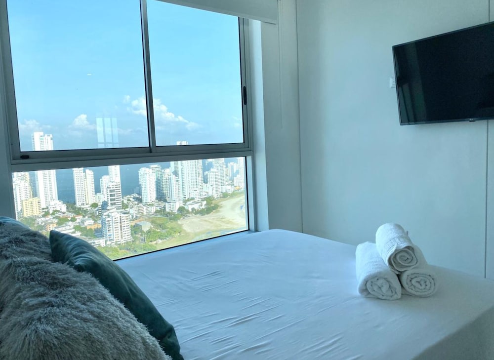 Apartamento con vista al Mar y Piscina view 4