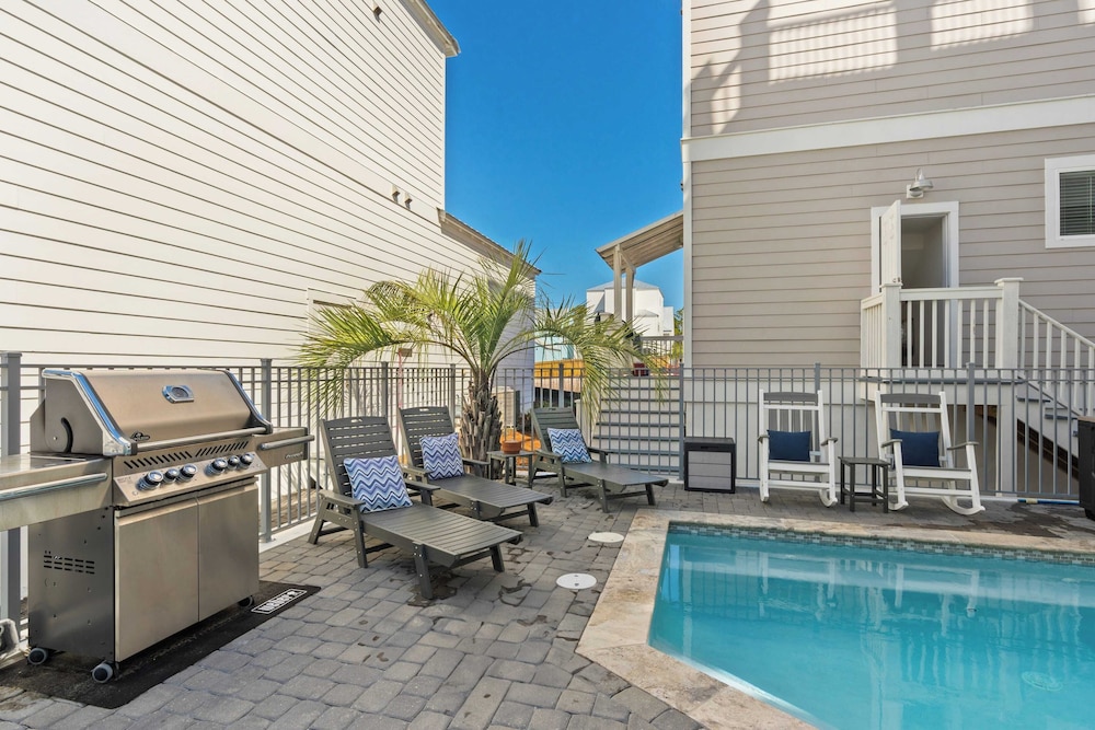 Gulf-view Retreat w/ Rooftop Deck + Private Pool Villa Anesi by Avantstay