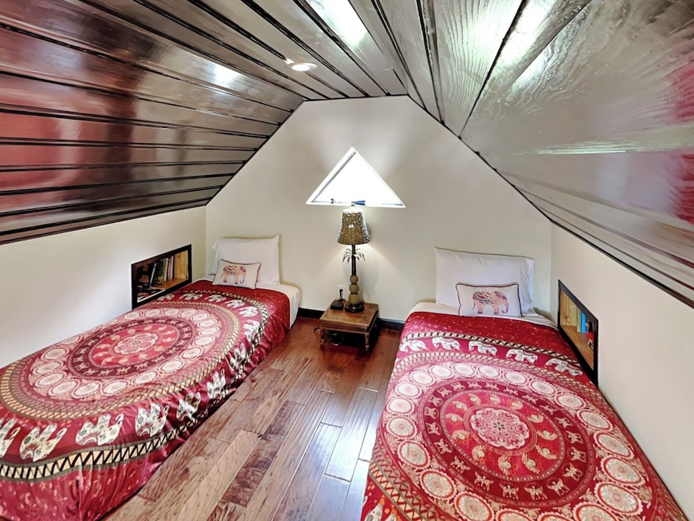 SabaiDii Guesthouse A & B by Miss Kitty’s
