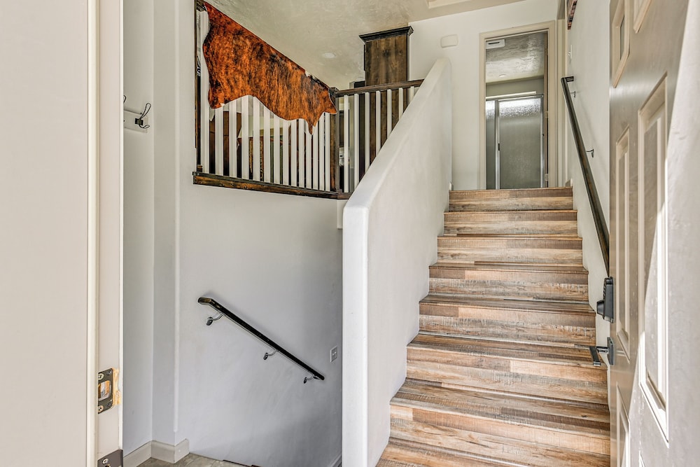 Walk to Downtown: Family-friendly Cody Home!