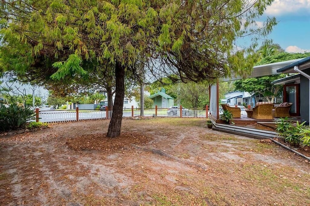 4 BDRM Pet Friendly Home 200m to Creek