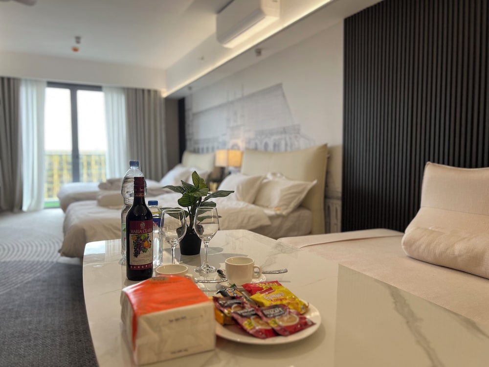 Luxurious European Style Penthouse Modern Apart ment Cross City of Dreams OKADA SOLAIRE MOA Airport
