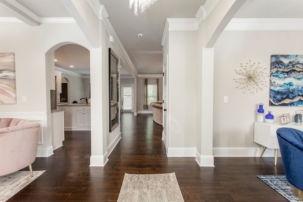 Large Luxury Getaway For Families Children view 5