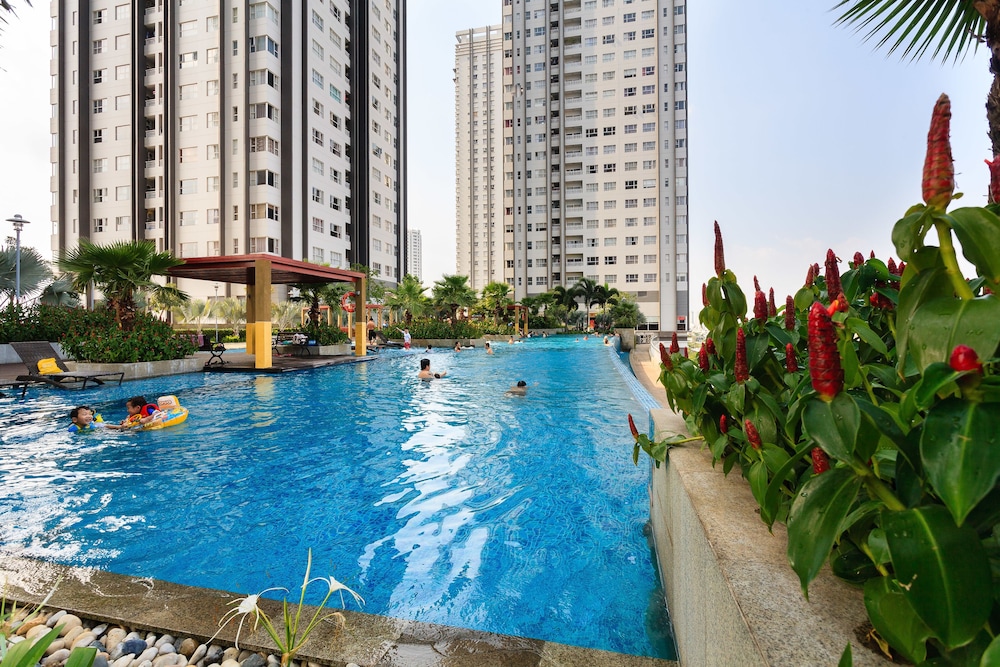 Sunrise City 2BR SW Pool 20th