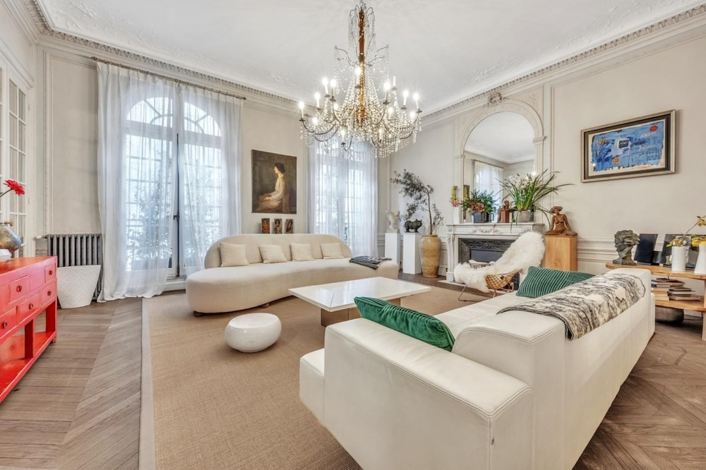 Luxury 5BR House Close to the Arc de Triomphe