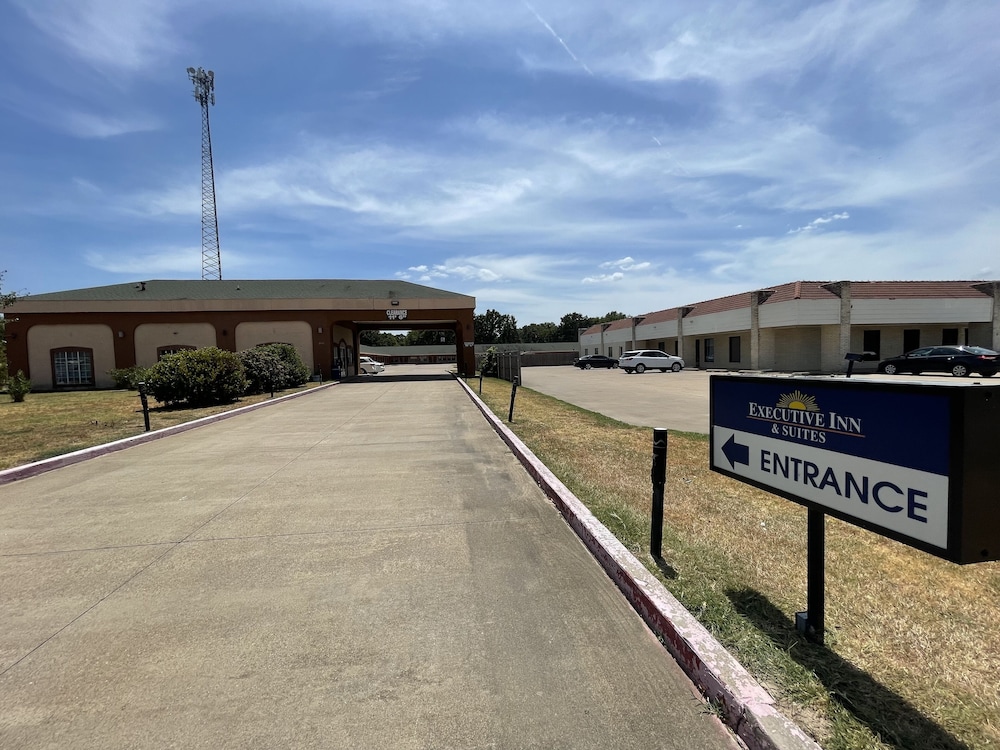 Gun Barrel Executive Inn