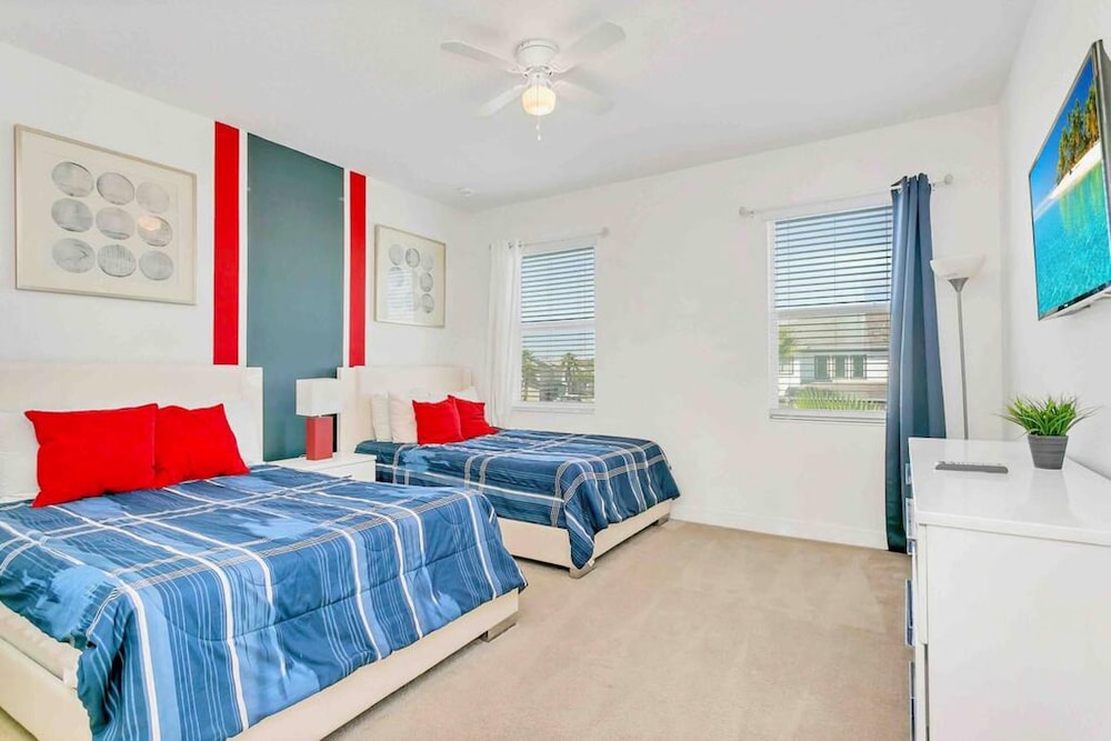 Super Size - 11br Spacious Home w Pool HOT TUB