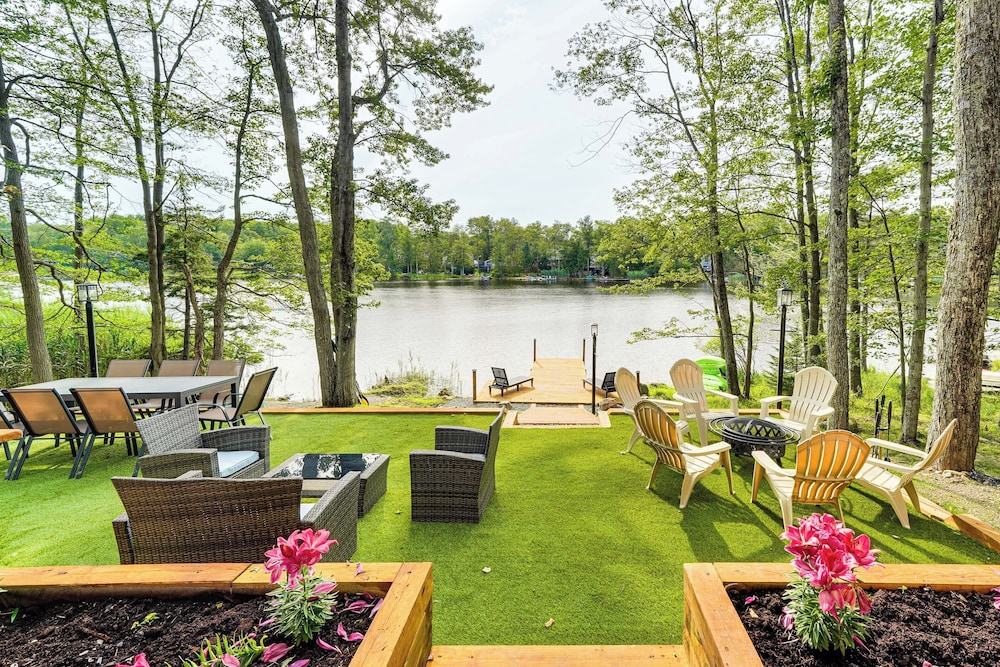 Hot Tub + Game Room! Lakefront Gem in Pocono Mtns