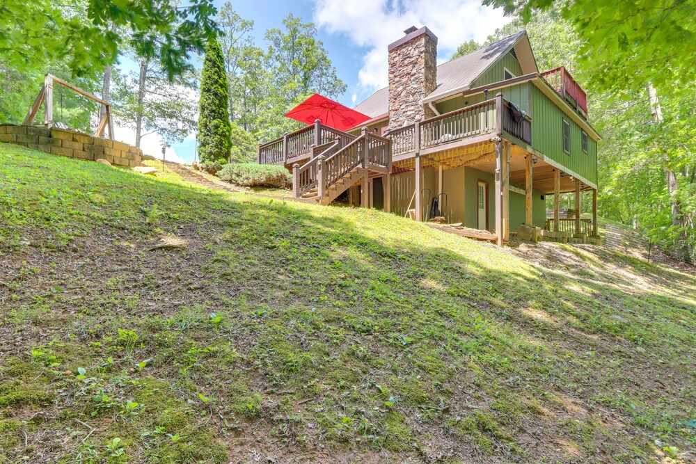 Pet-friendly Murphy Home: Grilling Deck + Fire Pit view 3