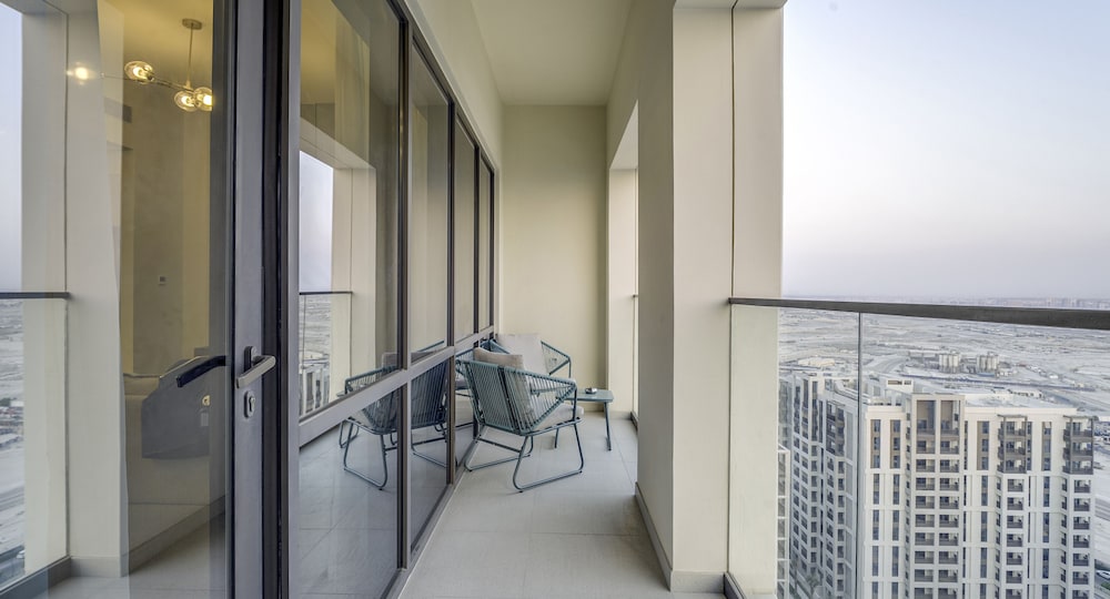 Chic 2 BR in Vida Residences Canal View