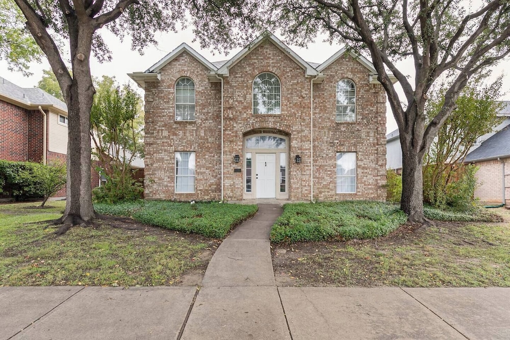 Spacious Home Quiet Neighborhood nr Downtown