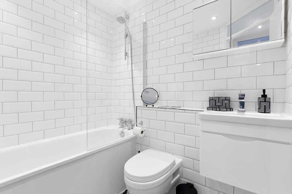 Unique 2BR Finchley Flat Sleeps 5