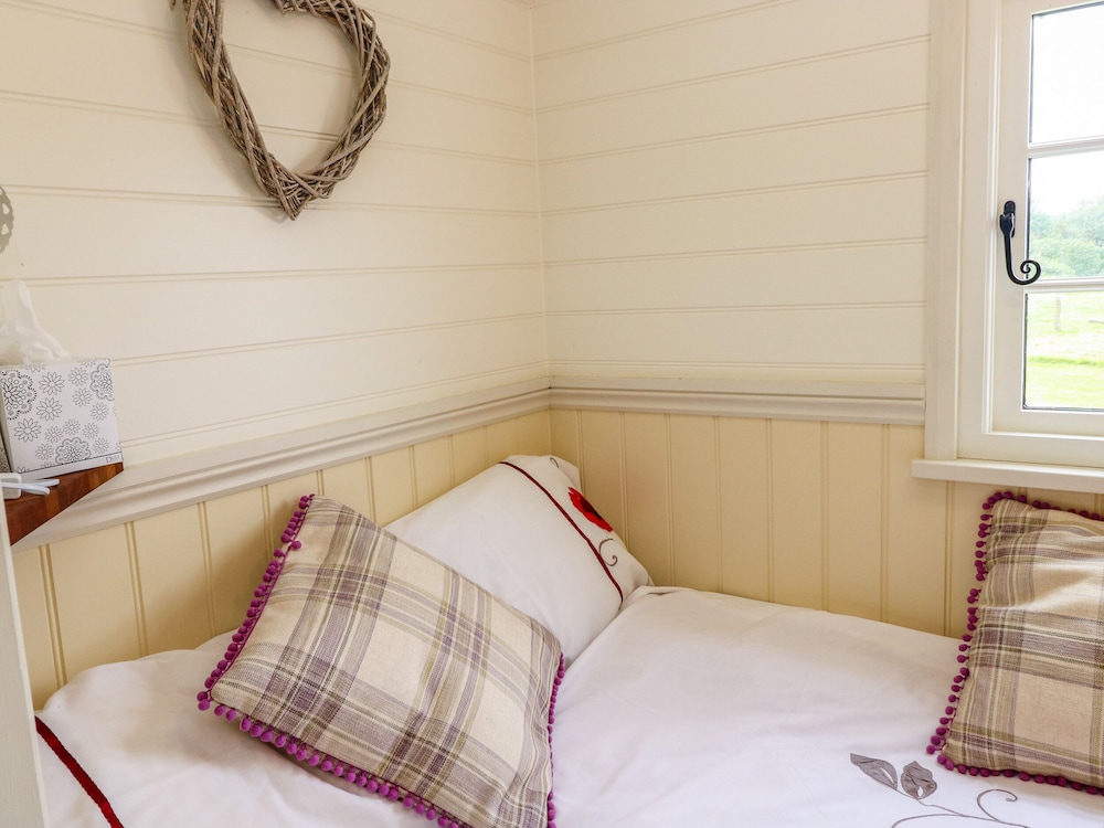 Shepherds Hut - The Crook view 3