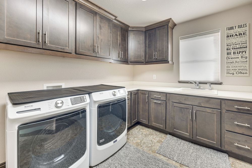 Hot Tub & Games Galore! Colorado Springs Retreat