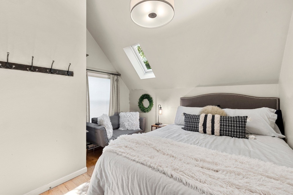 Eira House 2 Bedroom Condo