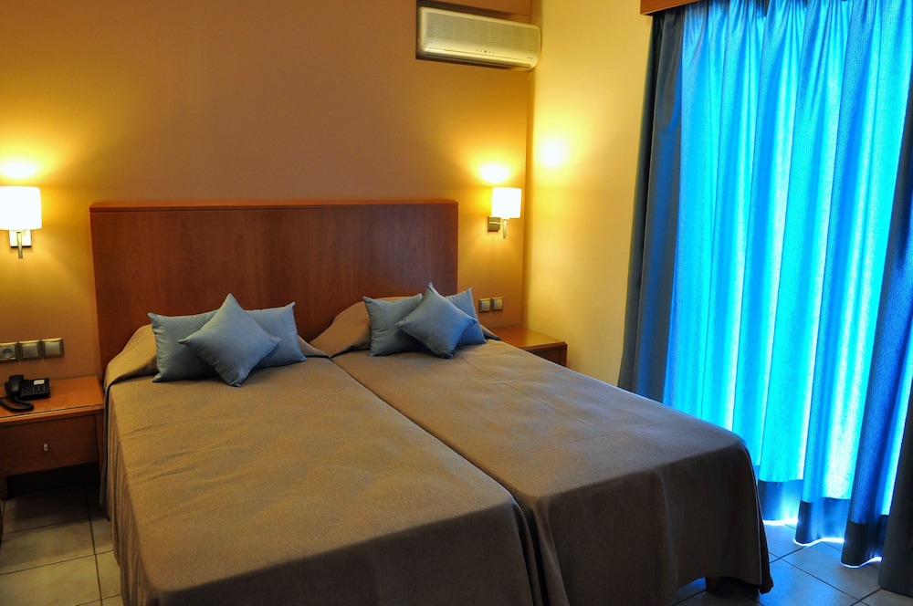 Sandy's Studios Apartments & Log Villas