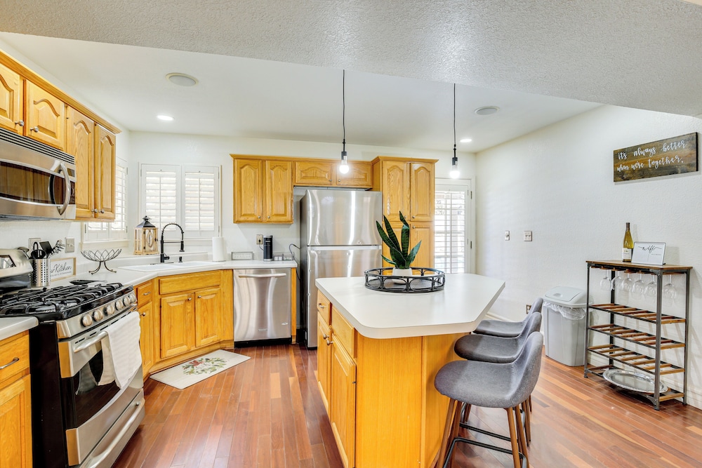 Patio, Pool & Spa: Family Retreat in Horizon City!