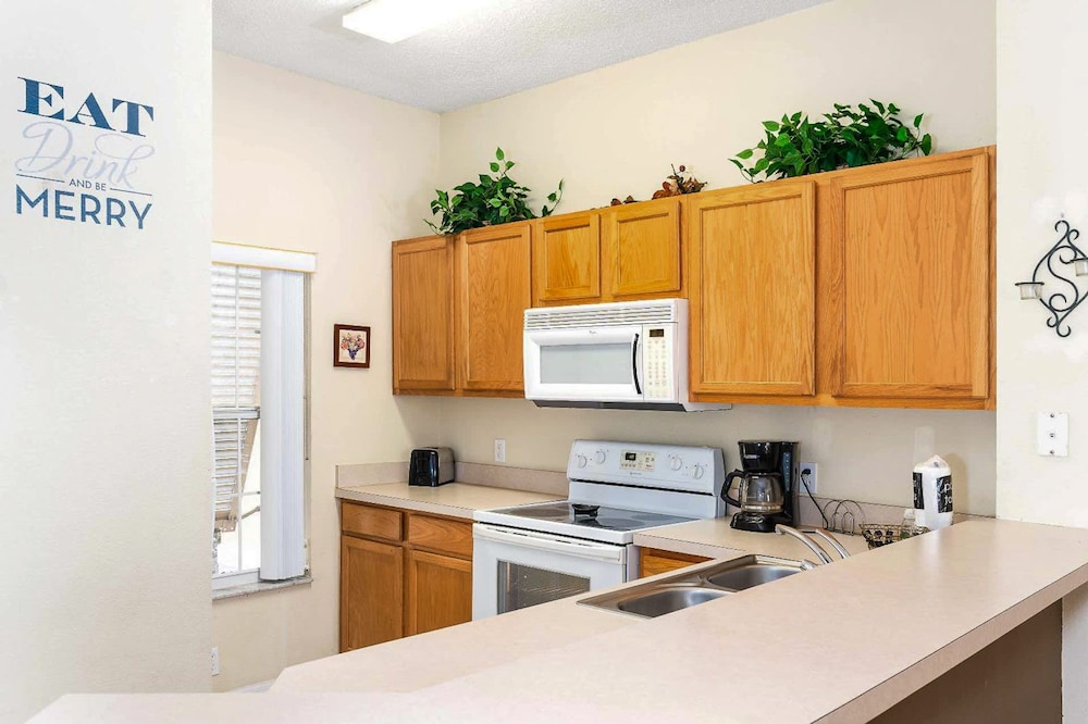 Stylish 3BR Townhouse 15 min to Disney Parks