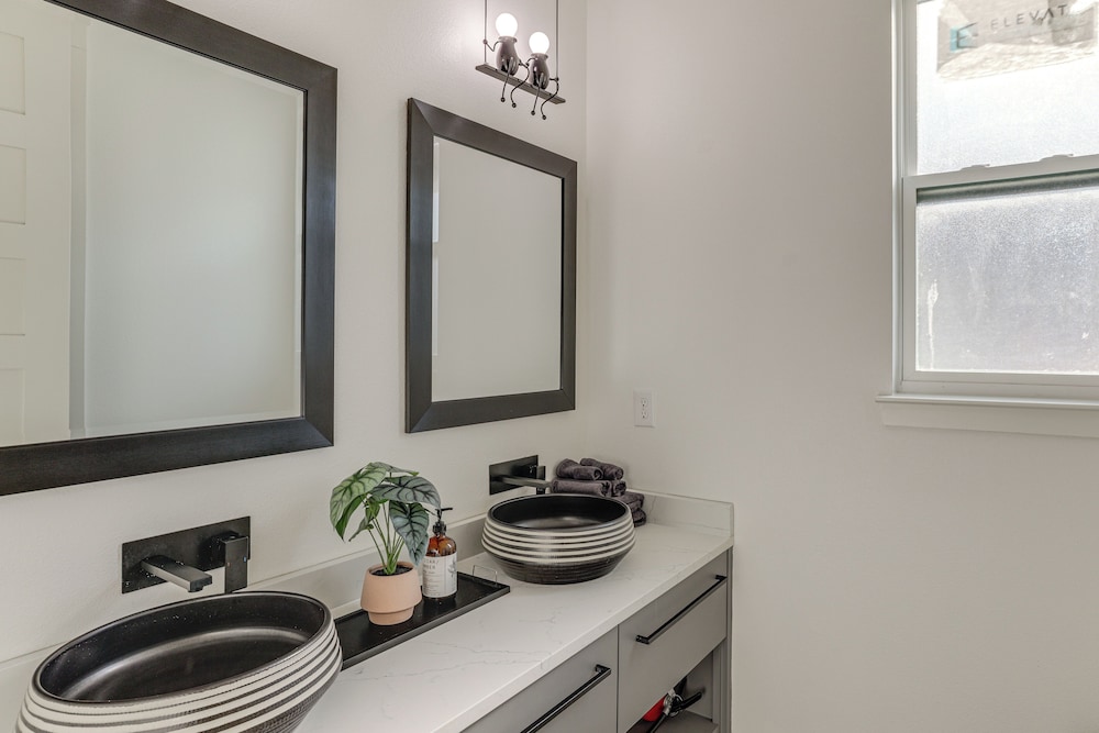 Luxe Retreat w/ Patio & Fenced Yard in Waxahachie!